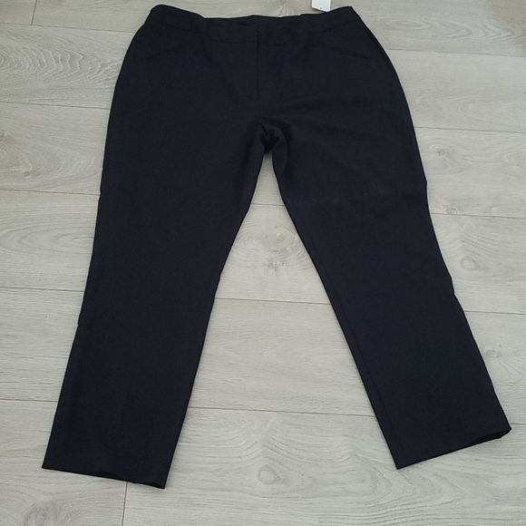 Tahari suit - Picture 3 of 4